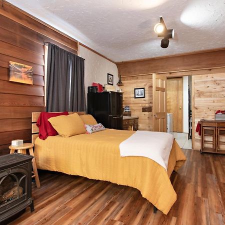 Wanderer Studio, An Off Grid Mountain Guest Studio With Fantastic Views เกลนวูดสปริงส์ ภายนอก รูปภาพ